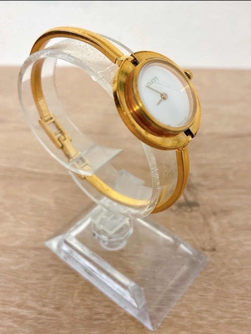 Gucci Gold-Tone Women's Bangle Watch with White Dial - Picture 4 of 5